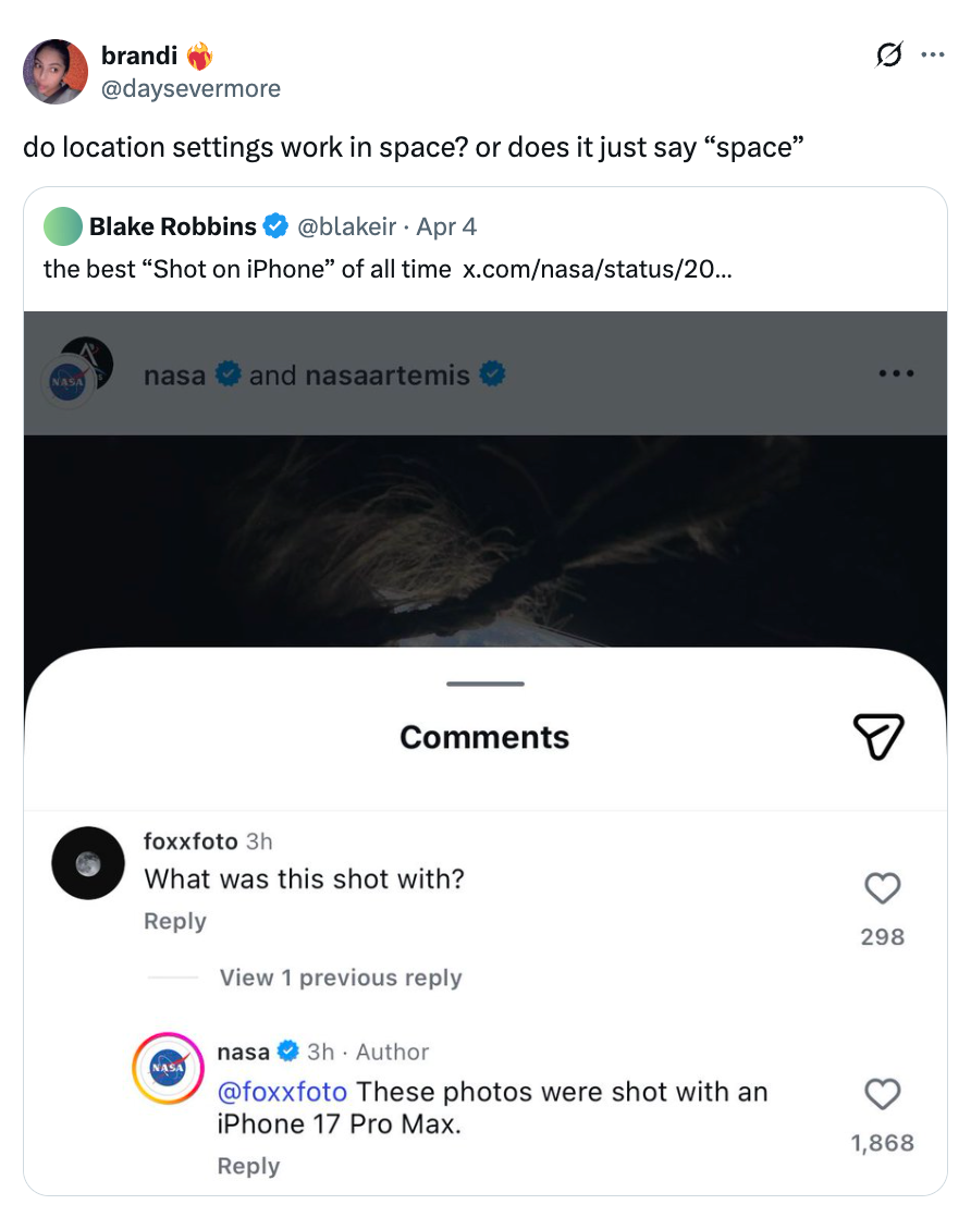 Tweet med en vits om plasseringsinnstillinger for plass, med svar som diskuterer et iPhone-bilde som er kreditert som det beste "Shot on iPhone."