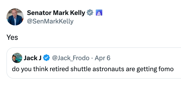 Senator Mark Kelly svarer 