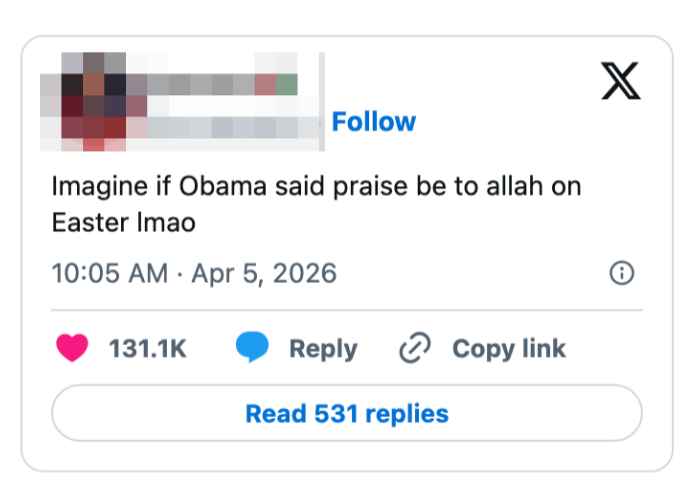 Meme som sammenligner Kamala Harris som ler med astronauter som ser seriøse ut når de hører på Donald Trump