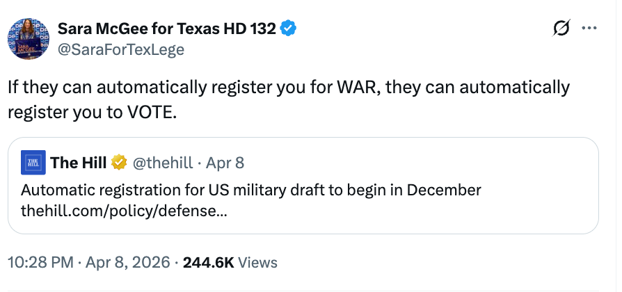 Tweet av Sara McGee: "Hvis de automatisk kan registrere deg for WAR, kan de automatisk registrere deg for å STEMME." Inneholder en lenke til en artikkel