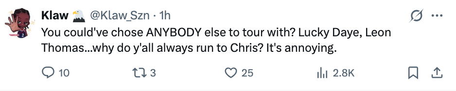 Tweet kritiserer valg av turnerende artister, lurer på hvorfor folk alltid velger å turnere med Chris, og synes det er irriterende