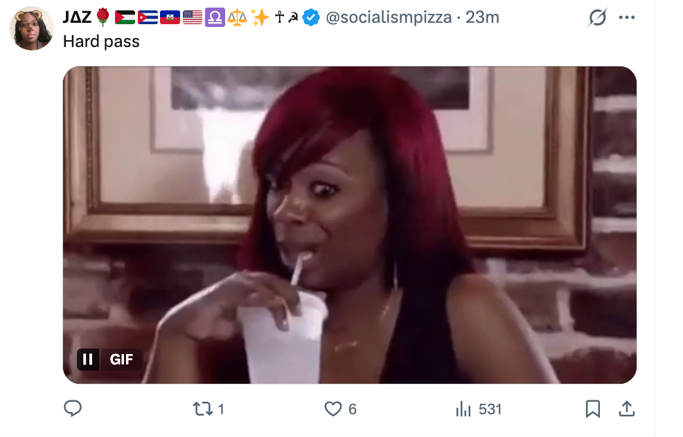 Person som drikker av en kopp og ser sidelengs med et lurt uttrykk. Bildeteksten lyder "Hard pass."