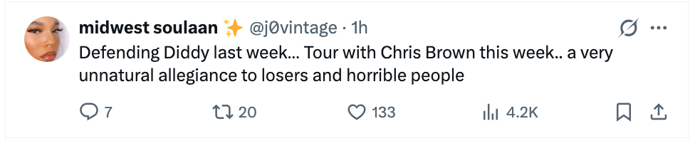 Tweet kritiserer allianser innen underholdning, nevner Diddy og Chris Brown, og antyder et forsvar for kontroversielle skikkelser