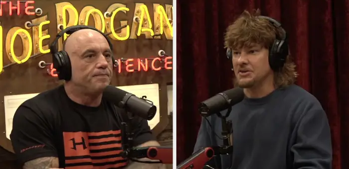 Person som bruker hodetelefoner og snakker i en mikrofon under et podcastopptak