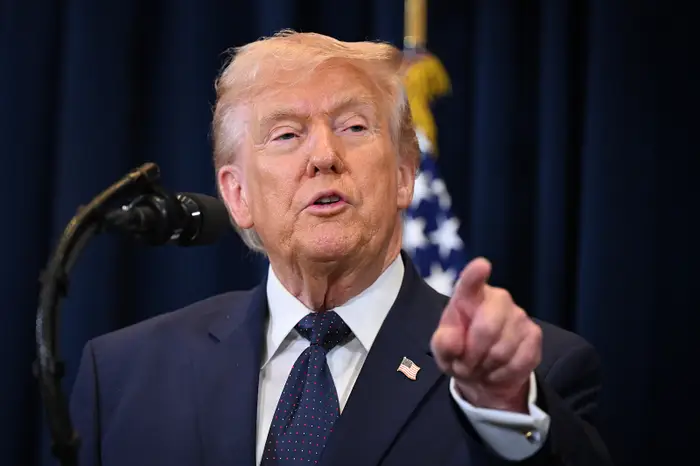 USAs president Donald Trump snakker med journalister under en pressekonferanse på Trump National Doral Miami