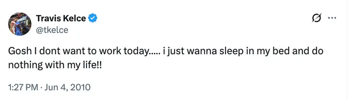 Tweet av noen som uttrykker et ønske om å bli i sengen og unngå arbeid
