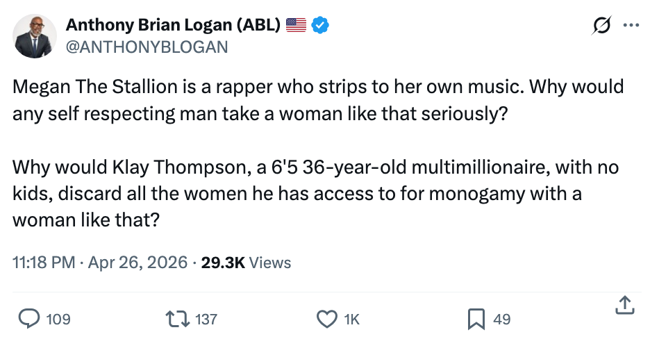 Tweet som sammenligner rapperen Megan Thee Stallion og basketballspilleren Klay Thompson, og stiller spørsmål ved deres forholdsvalg