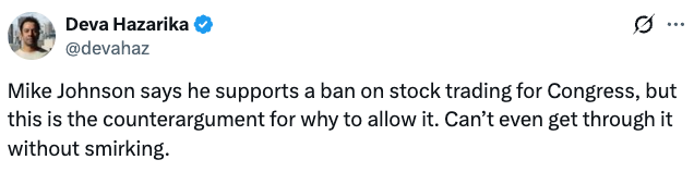 Tweet av Deva Hazarika som kritiserer Mike Johnsons holdning til å forby aksjehandel for kongressen