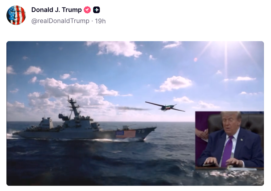 Et krigsskip med et amerikansk flagg og et lavtflyvende fly. Innfelt: en person ser ut til å snakke i kontormiljø