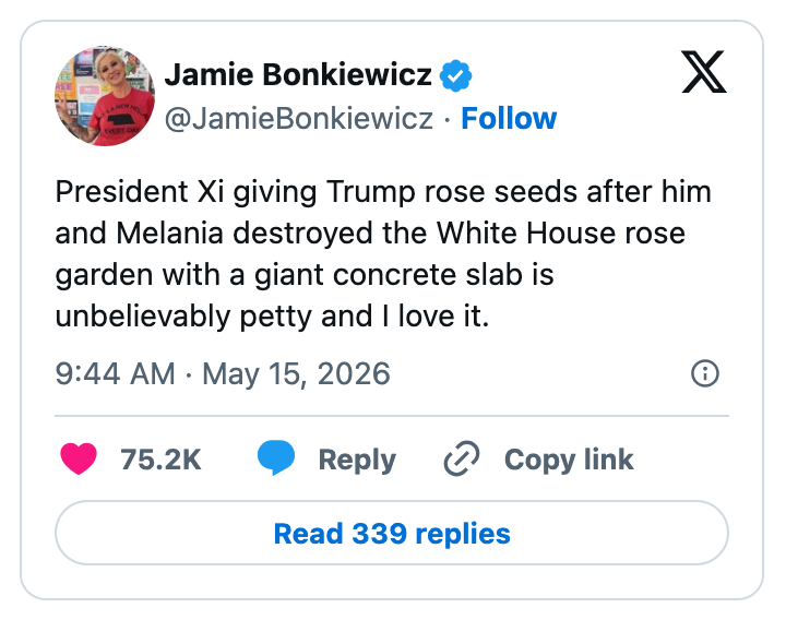 Tweet av Jamie Bonkiewicz som kritiserer Trumps rosehageforandringer og berømmer president Xi for en smålig gest