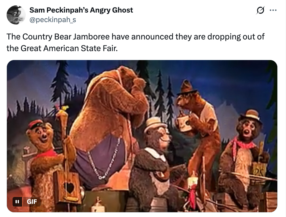 Bjørner på scenen med musikkinstrumenter som opptrer. Tweet-tekst: Country Bear Jamboree dropper ut av Great American State Fair