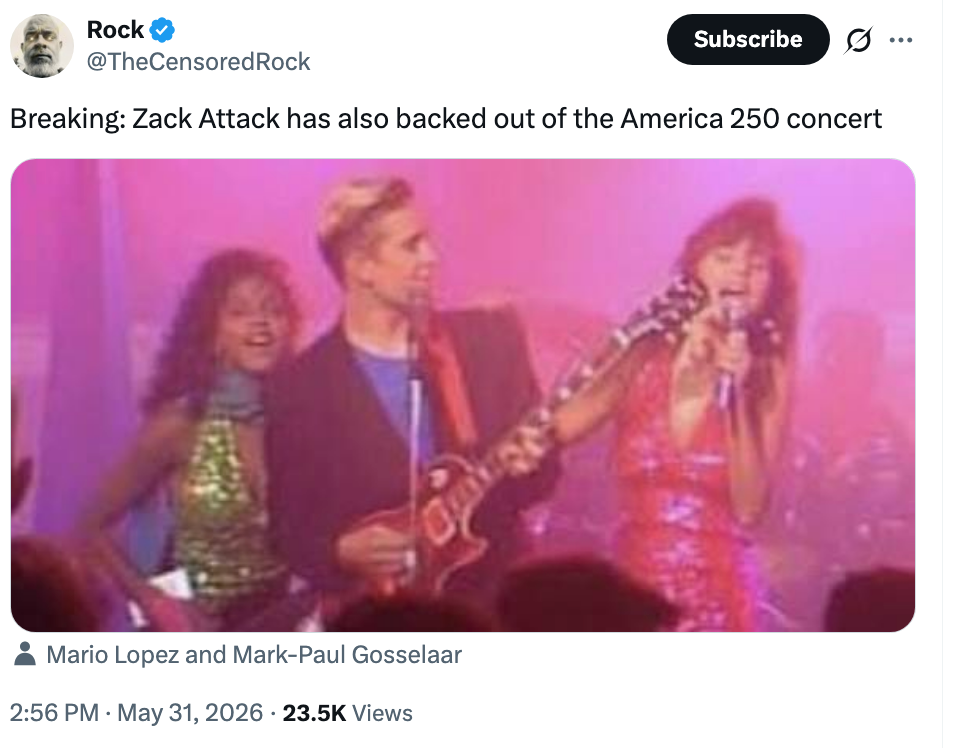 To personer i stilige antrekk opptrer energisk på scenen med gitarer på en konsert. Bildeteksten nevner at Zack Attack backer ut av en hendelse