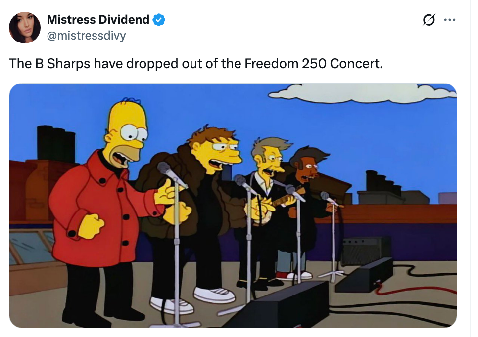 Tegneserieband med fire medlemmer i fritidsklær på scenen; tweet sier, "The B Sharps har droppet ut av Freedom 250 Concert."