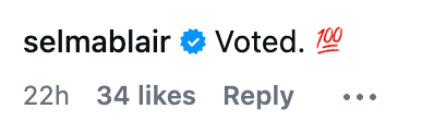 Selma Blair deler på sosiale medier: "Stemte," akkompagnert av hundre prosent emoji