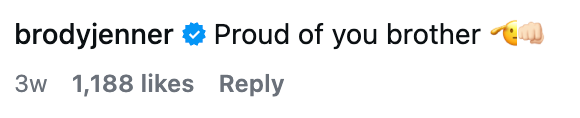 Kommentar fra "brodyjenner": "Stolt av deg bror" med en bøyd arm og knyttneve-emoji. 1.188 liker