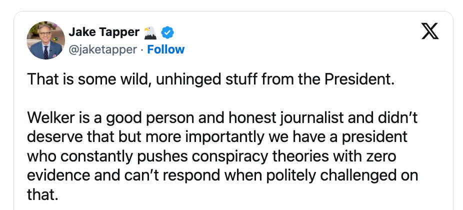 Tweet av Jake Tapper som kritiserer presidenten for å presse konspirasjonsteorier og unnlate å svare når han ble utfordret, forsvarer journalist Welker