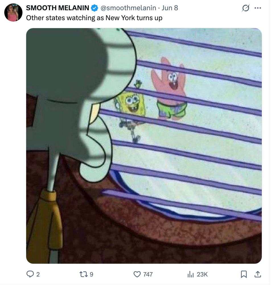 Squidward ser ut av vinduet på SpongeBob og Patrick, som virker spente. Tweet av Smooth Melanin sier: 