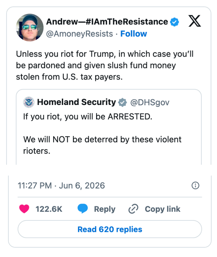 Tweet av Andrew som svarte sarkastisk på en Homeland Security-tweet om arrestasjon av opprørere, og antydet favorisering av visse politiske støttespillere