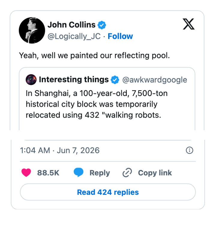 Tweet av John Collins som reagerer humoristisk på et innlegg om en byblokk på 7500 tonn som ble flyttet med roboter, og sa at de malte reflekterende bassenget deres