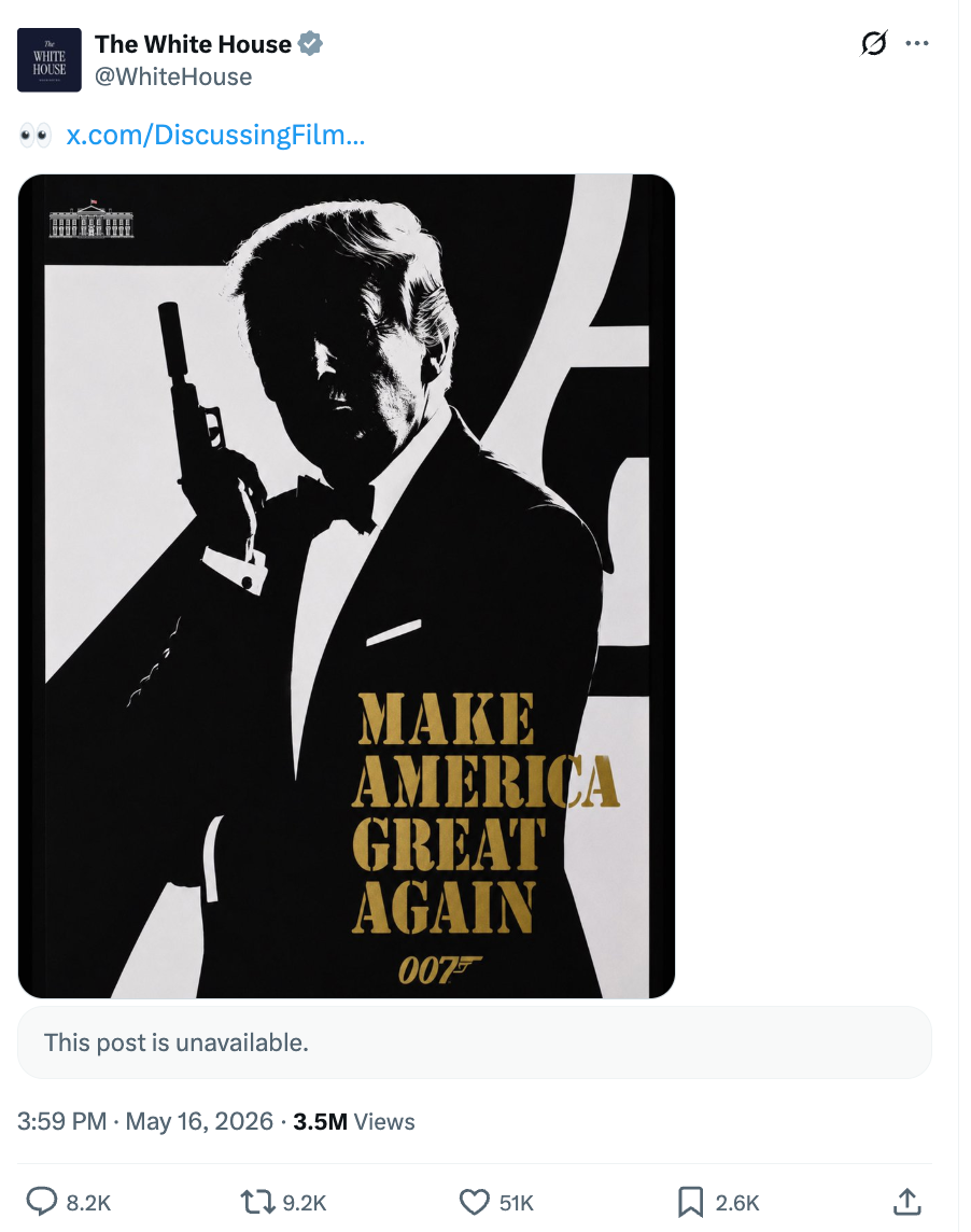 Silhuett av en passende figur med en pistol, som ligner en film noir-stil. Tekst: "Make America Great Again 007."