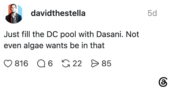 Skjermbilde av et innlegg på sosiale medier som på humoristisk vis antyder å fylle DC-bassenget med Dasani-vann, noe som antyder at det er lite tiltalende