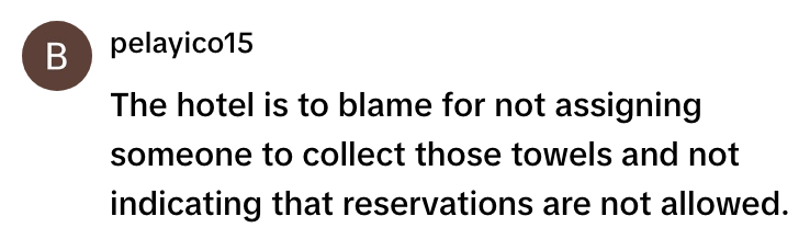Kommentar som kritiserer et hotell for ikke å administrere håndkleinnhenting og ikke indikerer at reservasjoner ikke er tillatt