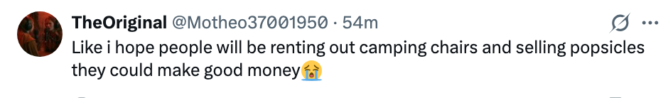 Tweet av bruker og foreslår at folk leier stoler og selger ispinner for profitt. Inkluderer gråtende-ler-emoji