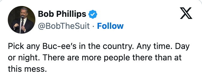 Tweet av Bob Phillips om at Buc-ee er opptatt når som helst
