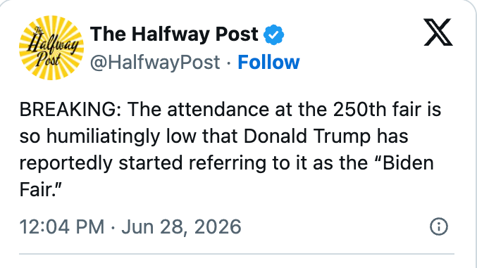 Twitter-innlegg av The Halfway Post som fleiper med lite oppmøte på en messe, og bemerket at Trump kalte den