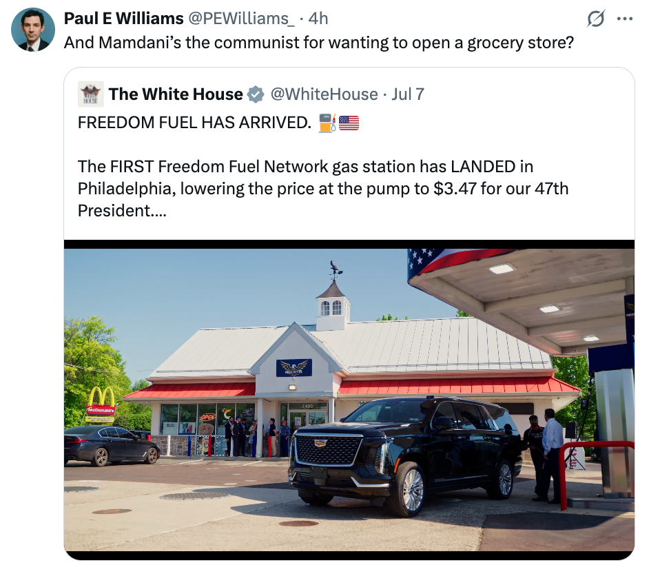 Tweet fra Paul E Williams om en bensinstasjon, med henvisning til en tweet fra Det hvite hus på