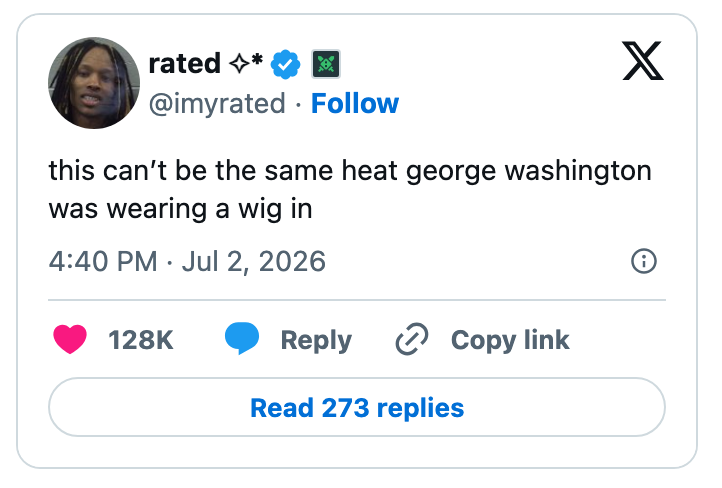 Skjermbilde av en tweet som fleiper om at varmen er for intens til at George Washington kan ha brukt parykk