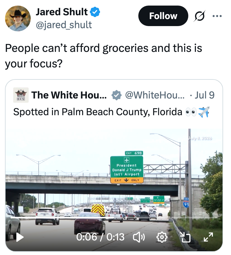 Tweet-bilde som viser en video av et trafikkskilt nær Palm Beach County, Florida, merket