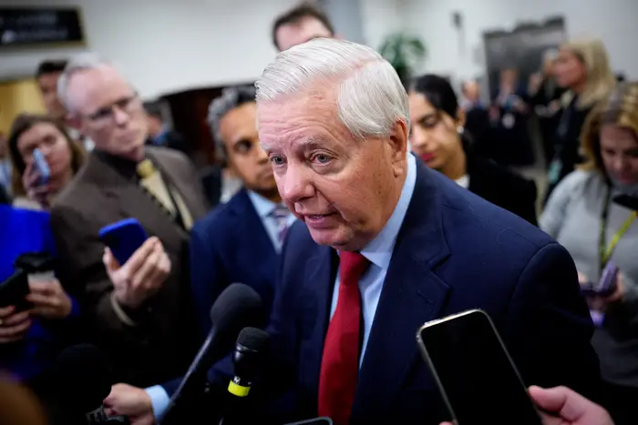 Sen. Lindsey Graham (R-SC) snakker med journalister