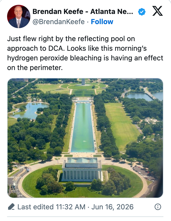 Tweet som viser et flyfoto av Washington DC Reflecting Pool nær Lincoln Memorial, med en kommentar til utseendet