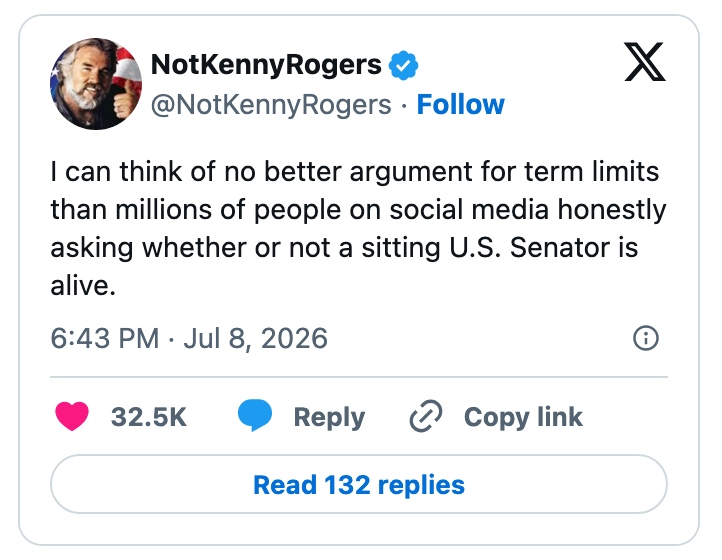 Tweet av NotKennyRogers: Fremhever ironien i sosiale medier-debatter som stiller spørsmål ved livsstatusen til en sittende amerikansk senator, som tar til orde for tidsbegrensninger