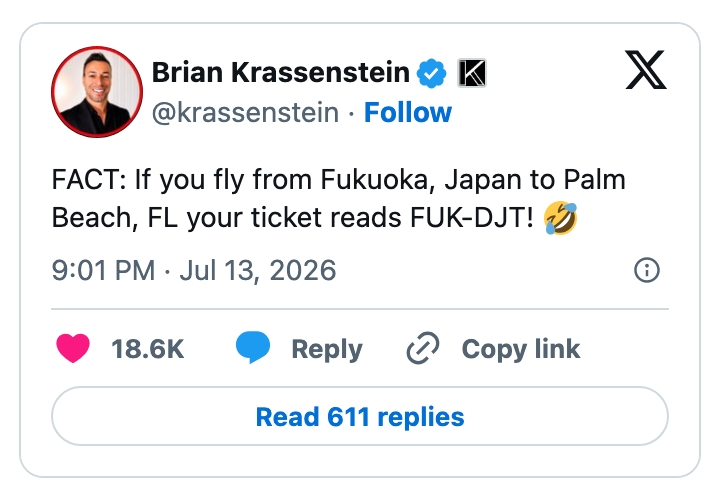 Tweet vitser om at en flytur fra Fukuoka til Palm Beach har en humoristisk forkortelseskode i sin flybillettlesing