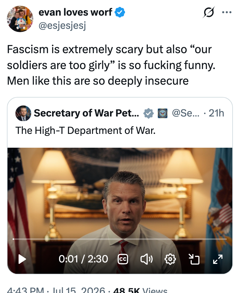 Tweet av @esjesjesj som kritiserer fascisme og giftig maskulinitet med et videoklipp fra "Krigssekretæren" konto