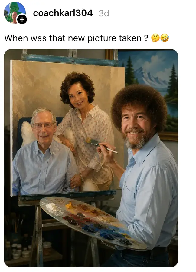 En mann som ligner en kunstner maler et realistisk portrett av et smilende eldre par