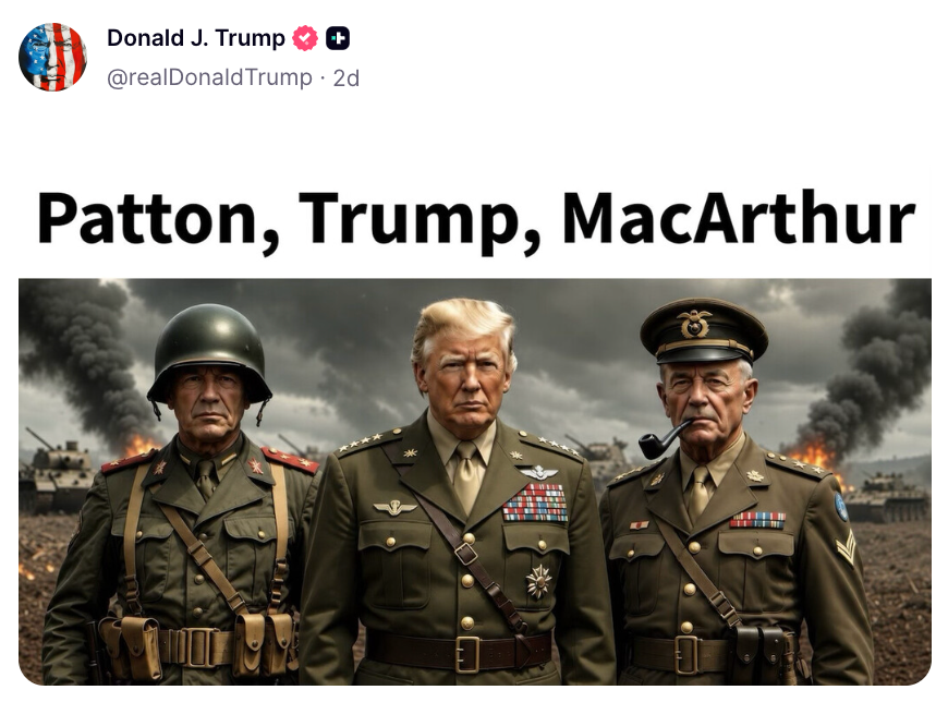 Tre militæroffiserer i uniform står sammen, med stridsvogner og røyk i bakgrunnen. Tekstreferanser Patton, Trump, MacArthur