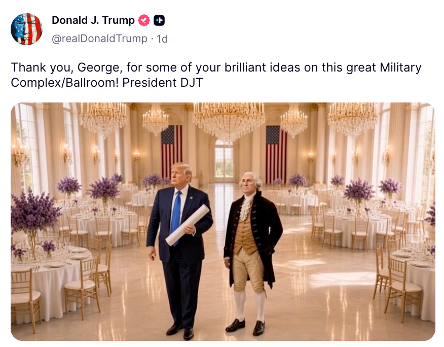 Donald Trump står sammen med en skuespiller utkledd som George Washington i en utsmykket ballsal og holder en bokrull. Tabeller er satt i bakgrunnen