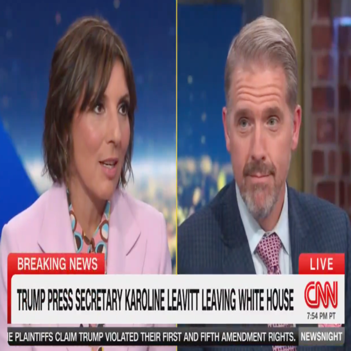 Skjermbilde av et CNN-nyhetssegment som diskuterer Trumps pressesekretær Karoline Leavitt som forlater Det hvite hus, med to kommentatorer