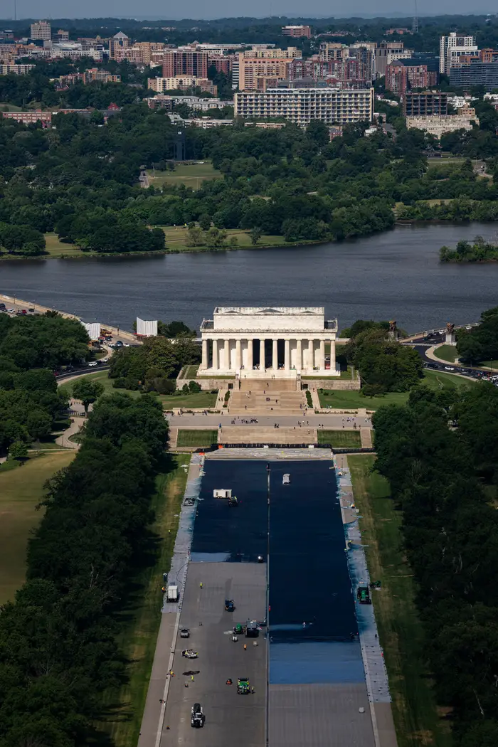 Luftfoto av Lincoln Memorial and Reflecting Pool, Washington DC, med bybildet i bakgrunnen