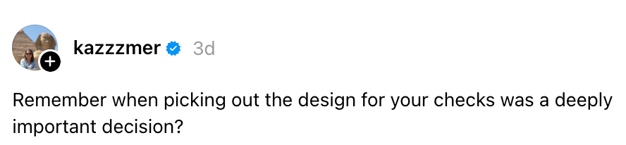 Tekstinnlegg med brukernavnet "kazzzmer" lyder: "Husker du at det var en svært viktig avgjørelse å velge design for sjekkene dine?"