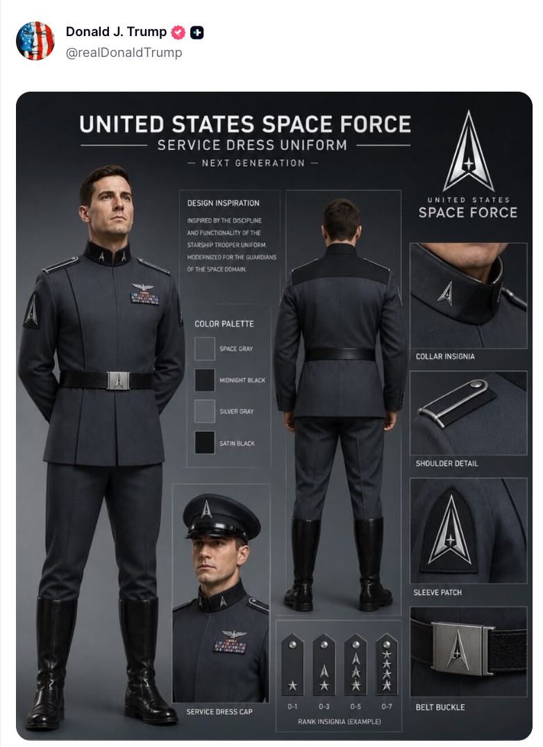En visning av den amerikanske romstyrkens tjenestedressuniform, med designelementer som krage-tegn, skulderdetaljer og beltespenne