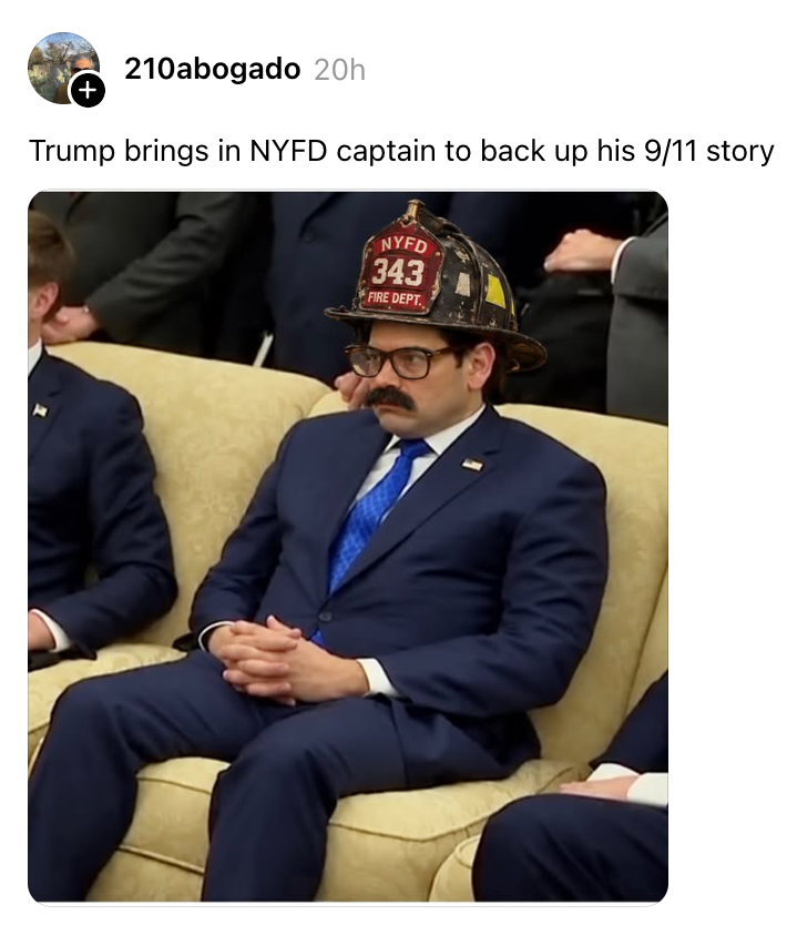 En person som har på seg en dress og en brannmannshjelm sitter på en sofa, med humoristisk bildetekst som sikkerhetskopiering av en historie