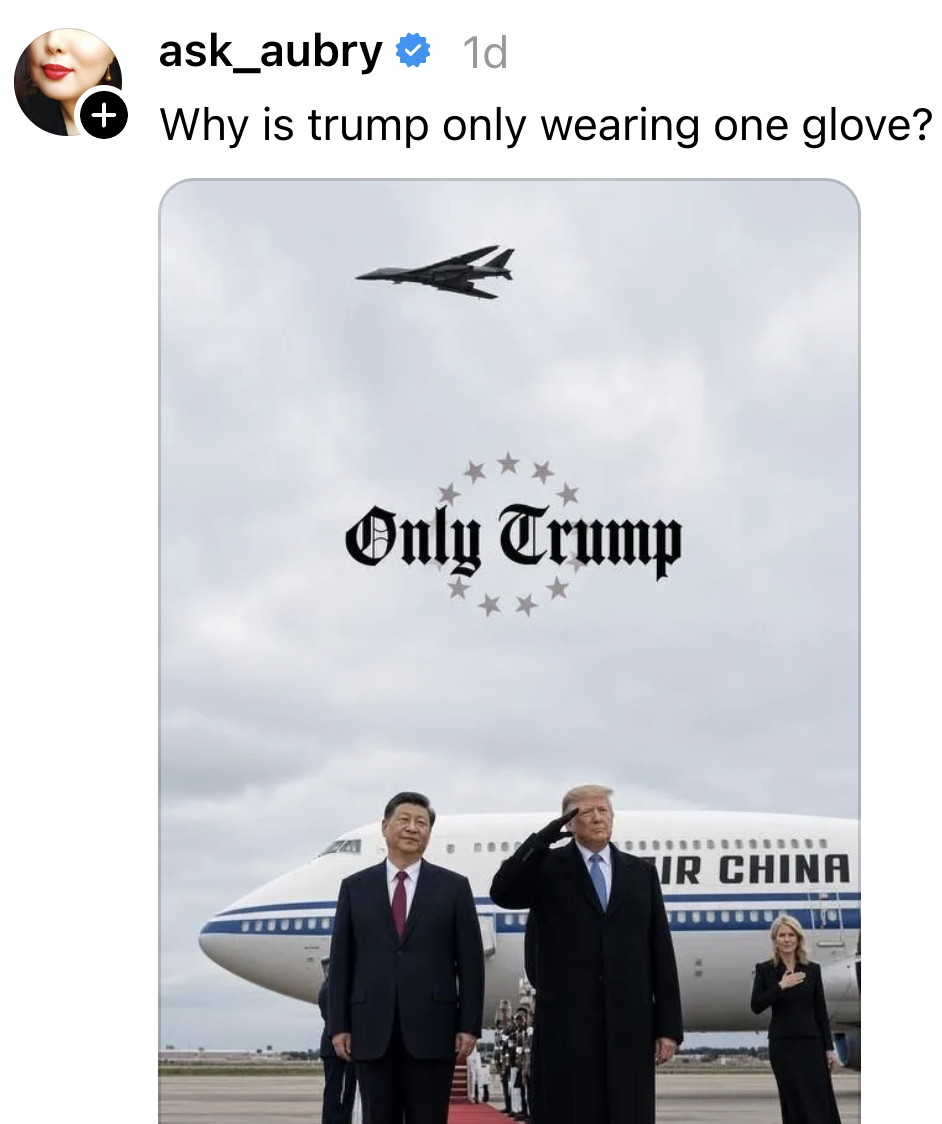 To menn står ved et Air China-fly; man hilser med én hanske. Et jetfly flyr over hodet med teksten